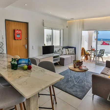 Lemon Tree Apartment *