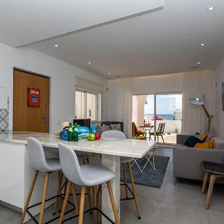 Lemon Tree Apartment *